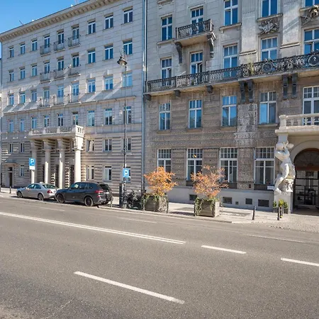 Plac Trzech Krzyzy Royal *